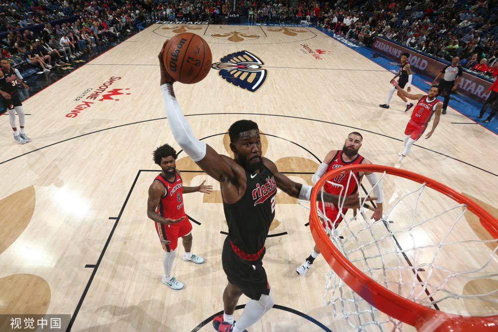 邮报：谢周三连续欠薪三个月，和伯恩利的热身赛被球员罢赛.